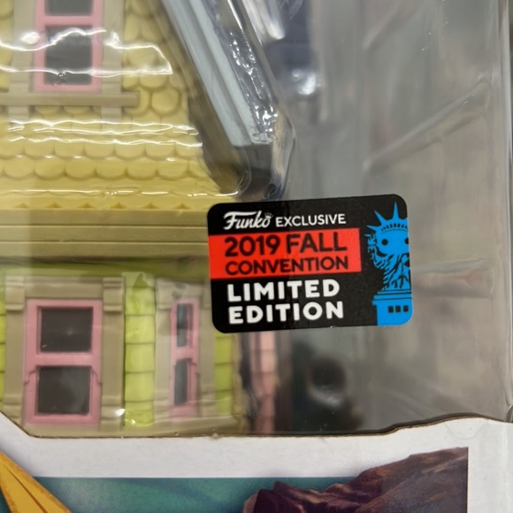 Kevin with Up House Funko Pop - Picture 3 of 9